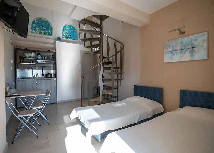 Elia Luxury *