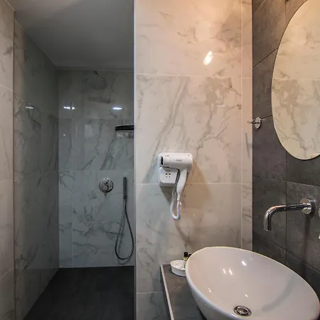 Elia Luxury